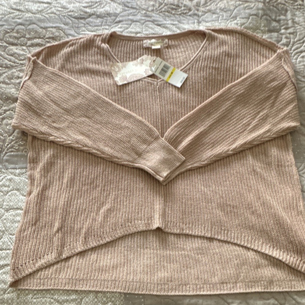 NWT band Of gypsies peachy Beige MEDIUM Sweater. Boxy Cut.